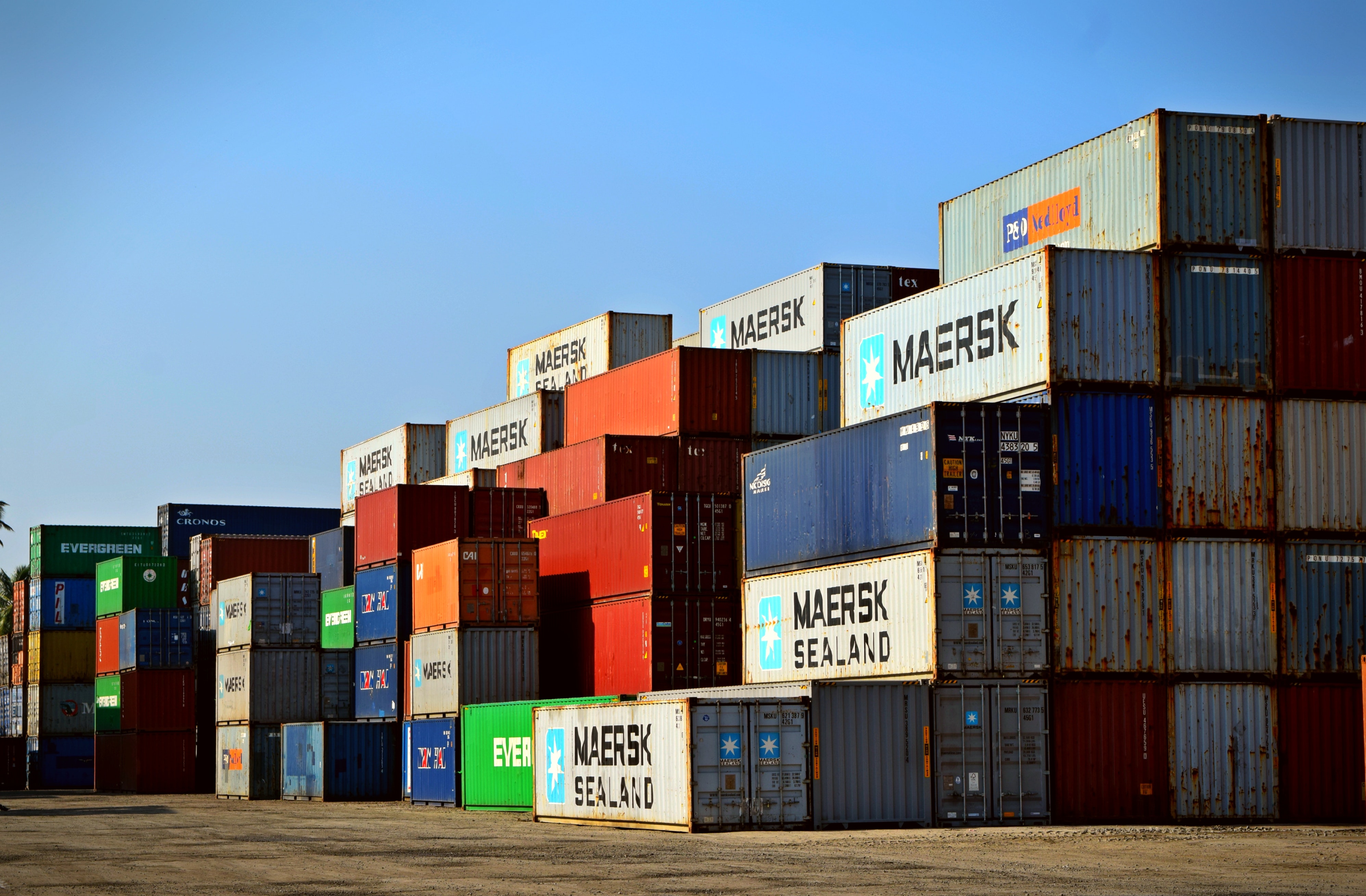 Маршрут вокруг Африки может спровоцировать дефицит порожних контейнеров
